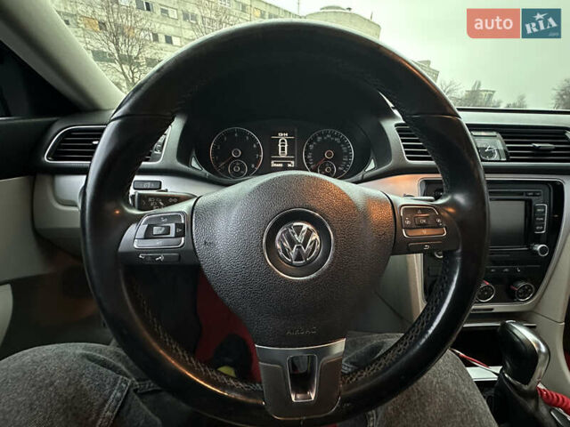 Сірий Фольксваген Пассат, об'ємом двигуна 2.5 л та пробігом 221 тис. км за 9800 $, фото 19 на Automoto.ua