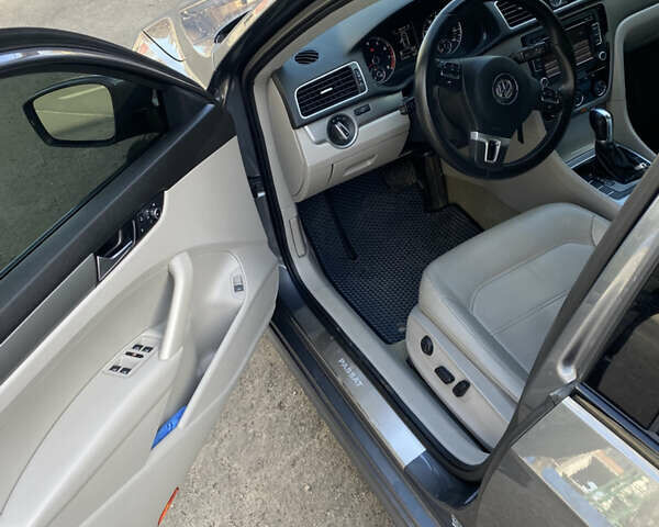 Сірий Фольксваген Пассат, об'ємом двигуна 2.5 л та пробігом 190 тис. км за 11500 $, фото 7 на Automoto.ua