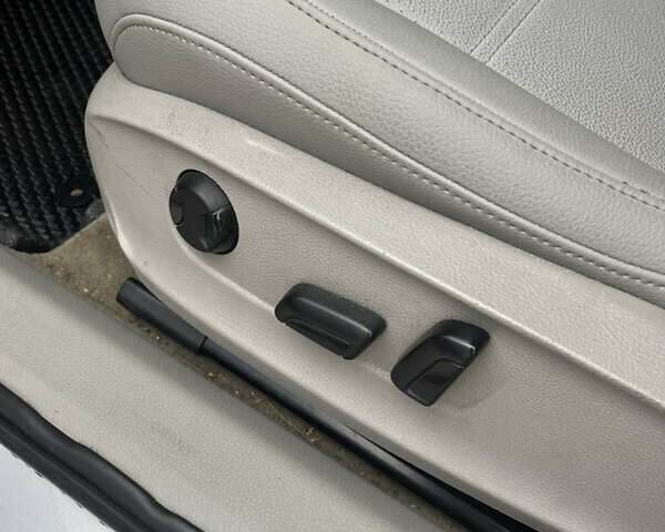 Сірий Фольксваген Пассат, об'ємом двигуна 2 л та пробігом 240 тис. км за 10000 $, фото 10 на Automoto.ua