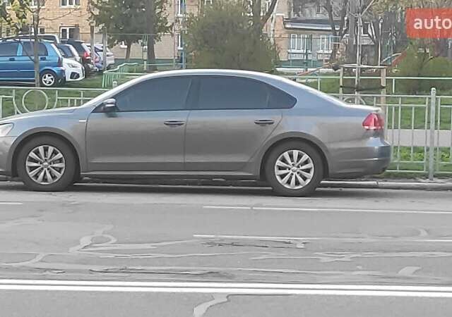 Серый Фольксваген Пассат, объемом двигателя 2.5 л и пробегом 170 тыс. км за 10600 $, фото 4 на Automoto.ua