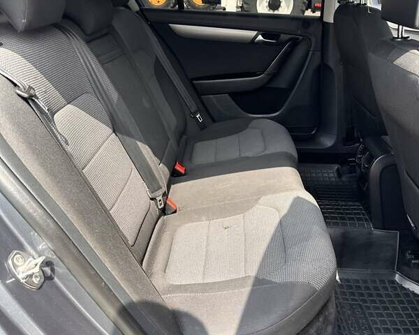 Серый Фольксваген Пассат, объемом двигателя 1.97 л и пробегом 244 тыс. км за 12000 $, фото 27 на Automoto.ua