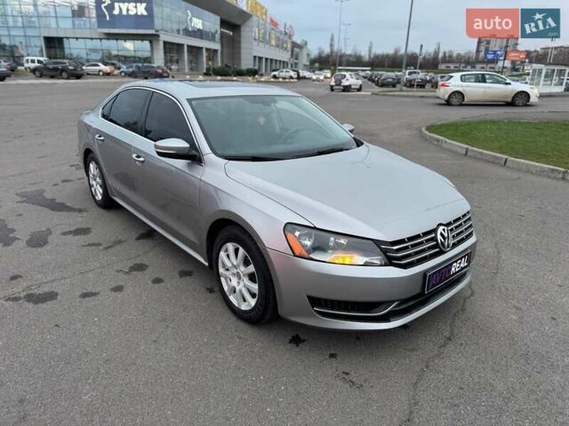 Серый Фольксваген Пассат, объемом двигателя 2.5 л и пробегом 236 тыс. км за 11800 $, фото 13 на Automoto.ua
