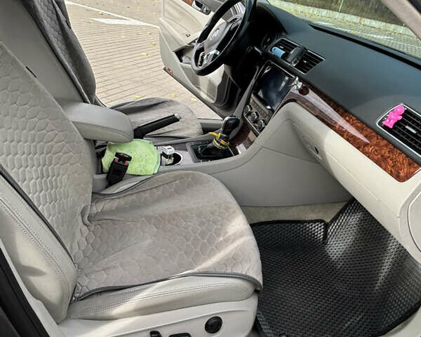 Серый Фольксваген Пассат, объемом двигателя 2 л и пробегом 229 тыс. км за 11800 $, фото 12 на Automoto.ua