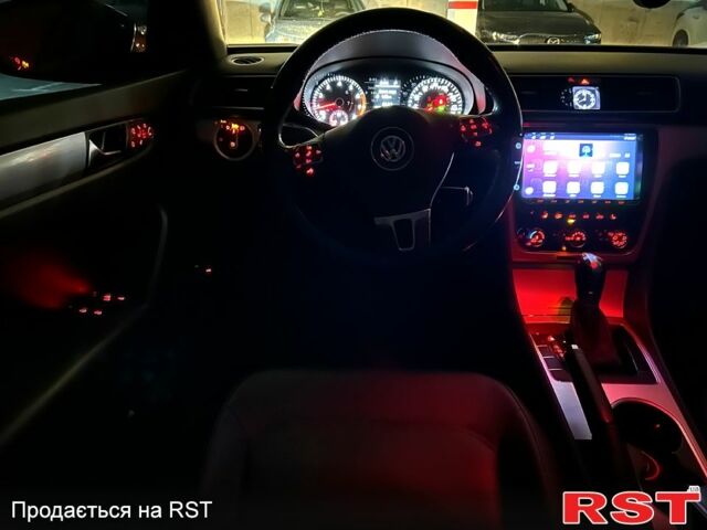 Сірий Фольксваген Пассат, об'ємом двигуна 2.5 л та пробігом 274 тис. км за 10000 $, фото 13 на Automoto.ua