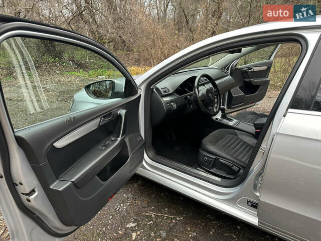 Сірий Фольксваген Пассат, об'ємом двигуна 1.8 л та пробігом 257 тис. км за 8999 $, фото 23 на Automoto.ua