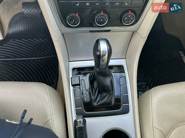 Серый Фольксваген Пассат, объемом двигателя 2.5 л и пробегом 226 тыс. км за 10500 $, фото 5 на Automoto.ua