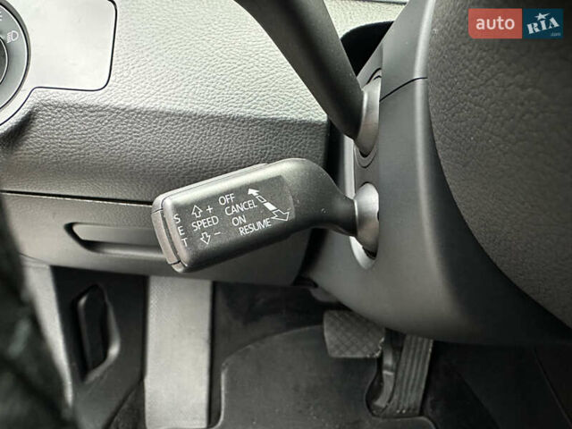 Сірий Фольксваген Пассат, об'ємом двигуна 1.8 л та пробігом 257 тис. км за 8999 $, фото 37 на Automoto.ua