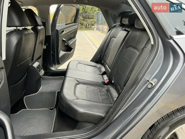 Сірий Фольксваген Пассат, об'ємом двигуна 2.5 л та пробігом 210 тис. км за 9700 $, фото 49 на Automoto.ua