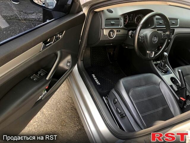 Серый Фольксваген Пассат, объемом двигателя 1.8 л и пробегом 220 тыс. км за 12500 $, фото 5 на Automoto.ua