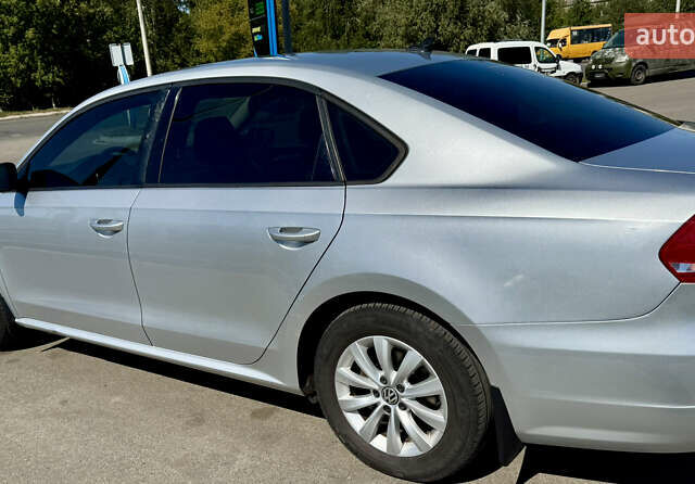 Серый Фольксваген Пассат, объемом двигателя 2.48 л и пробегом 187 тыс. км за 10300 $, фото 4 на Automoto.ua