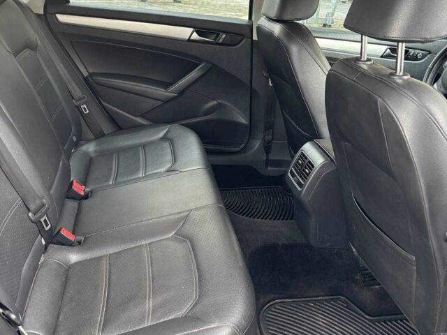 Фольксваген Пассат 2013 в Львове на Automoto.ua Серый Фольксваген Пассат, объемом двигателя 2.5 л и пробегом 255 тыс. км за 10100 $, фото 18 на Automoto.ua