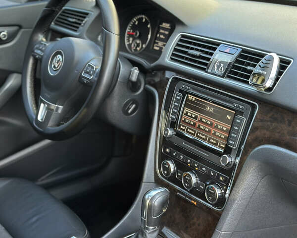 Сірий Фольксваген Пассат, об'ємом двигуна 2 л та пробігом 260 тис. км за 11900 $, фото 35 на Automoto.ua