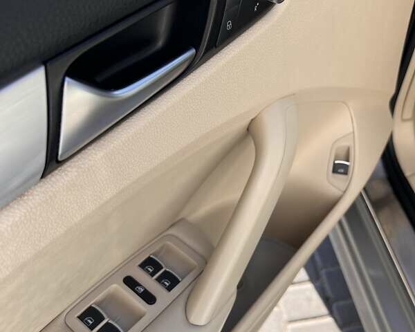 Фольксваген Пассат 2013 в Одессе на Automoto.ua Серый Фольксваген Пассат, объемом двигателя 2.5 л и пробегом 155 тыс. км за 10500 $, фото 3 на Automoto.ua