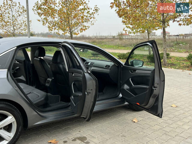 Сірий Фольксваген Пассат, об'ємом двигуна 2.5 л та пробігом 210 тис. км за 9700 $, фото 22 на Automoto.ua