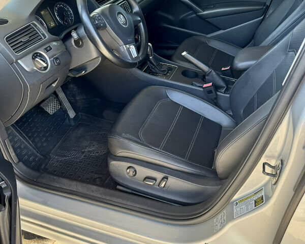 Серый Фольксваген Пассат, объемом двигателя 2.48 л и пробегом 187 тыс. км за 10300 $, фото 7 на Automoto.ua