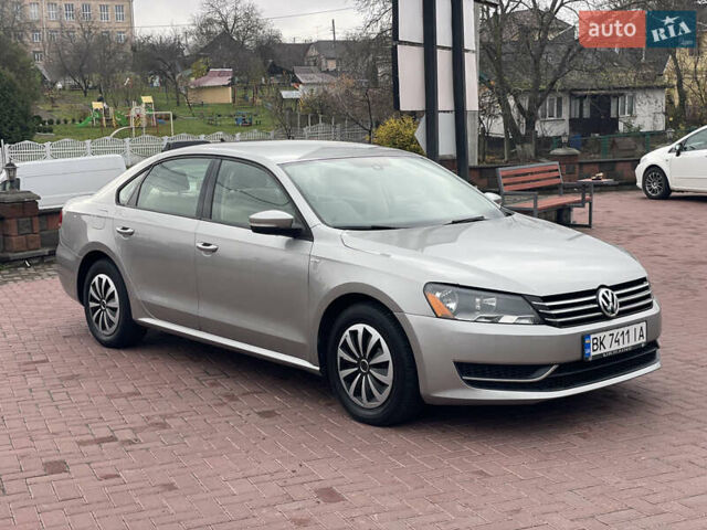 Серый Фольксваген Пассат, объемом двигателя 1.8 л и пробегом 165 тыс. км за 7999 $, фото 4 на Automoto.ua