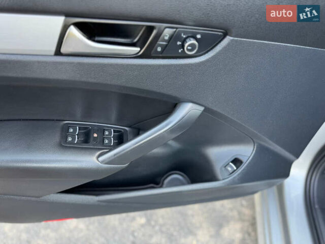 Серый Фольксваген Пассат, объемом двигателя 2.48 л и пробегом 222 тыс. км за 9500 $, фото 23 на Automoto.ua