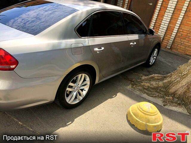 Серый Фольксваген Пассат, объемом двигателя 1.8 л и пробегом 220 тыс. км за 12500 $, фото 3 на Automoto.ua