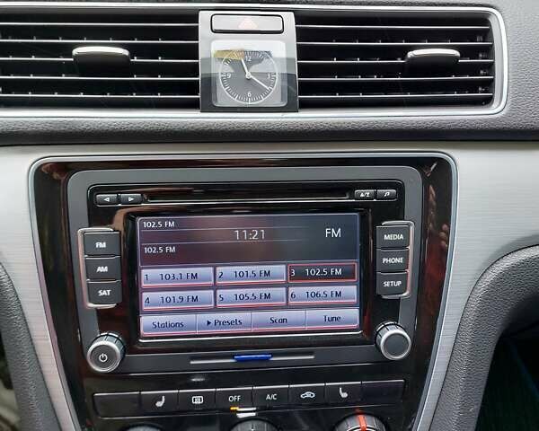 Серый Фольксваген Пассат, объемом двигателя 2.5 л и пробегом 219 тыс. км за 9800 $, фото 10 на Automoto.ua