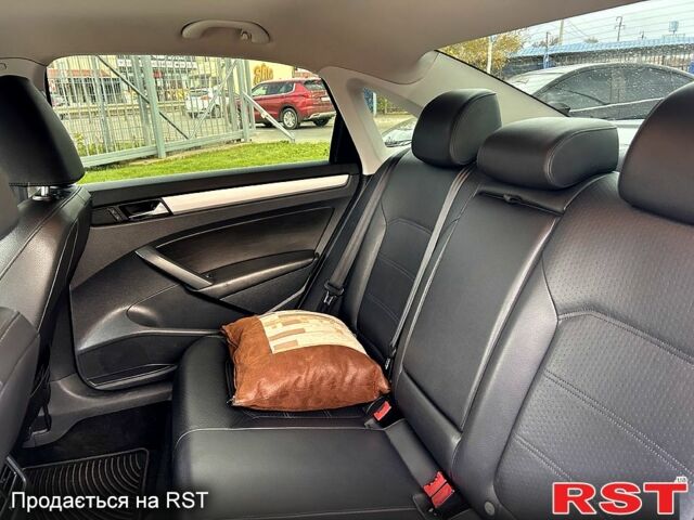 Сірий Фольксваген Пассат, об'ємом двигуна 2.5 л та пробігом 274 тис. км за 10000 $, фото 10 на Automoto.ua