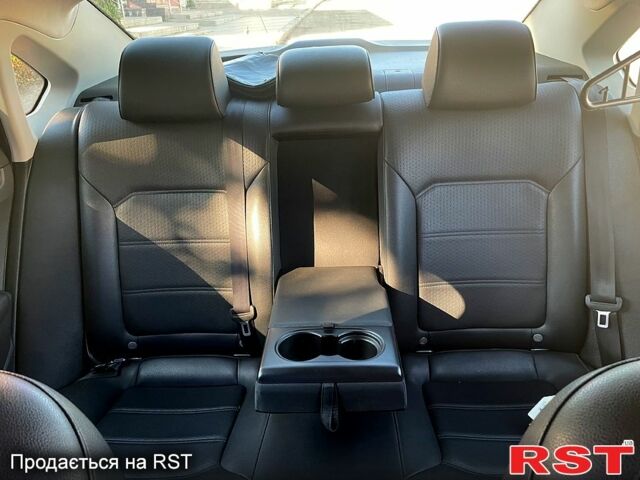 Серый Фольксваген Пассат, объемом двигателя 2.5 л и пробегом 119 тыс. км за 12200 $, фото 9 на Automoto.ua