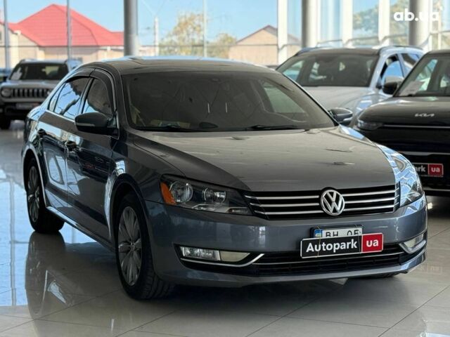 Серый Фольксваген Пассат, объемом двигателя 2.5 л и пробегом 217 тыс. км за 10640 $, фото 2 на Automoto.ua