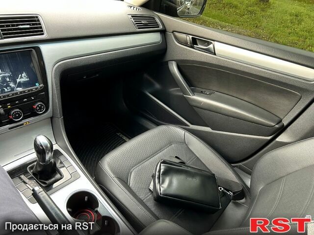 Сірий Фольксваген Пассат, об'ємом двигуна 2.5 л та пробігом 274 тис. км за 10000 $, фото 7 на Automoto.ua