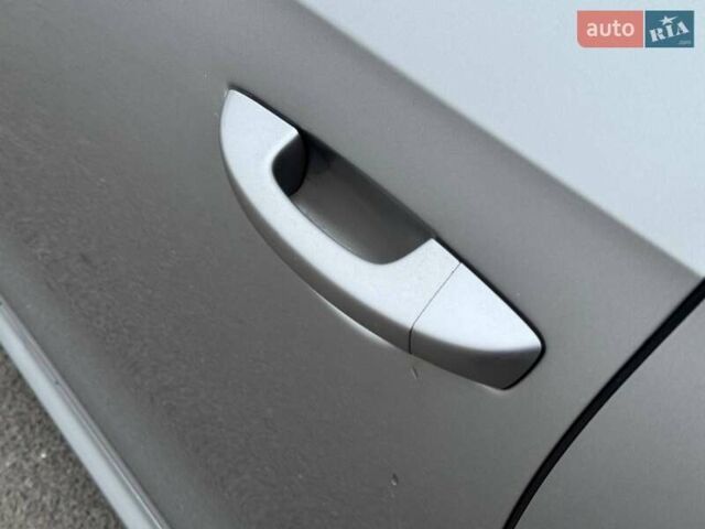 Серый Фольксваген Пассат, объемом двигателя 2.5 л и пробегом 236 тыс. км за 11800 $, фото 16 на Automoto.ua