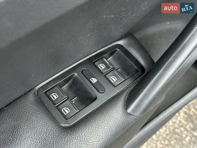 Серый Фольксваген Пассат, объемом двигателя 2.48 л и пробегом 187 тыс. км за 9800 $, фото 25 на Automoto.ua