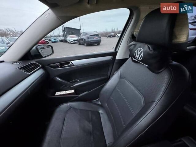 Серый Фольксваген Пассат, объемом двигателя 2.5 л и пробегом 236 тыс. км за 11800 $, фото 32 на Automoto.ua