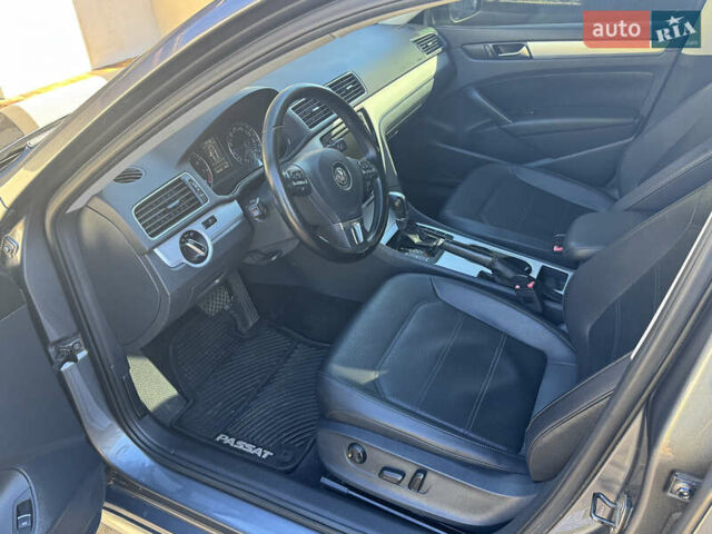 Фольксваген Пассат 2013 в Корсунь-Шевченковском на Automoto.ua Серый Фольксваген Пассат, объемом двигателя 2.5 л и пробегом 156 тыс. км за 10900 $, фото 18 на Automoto.ua