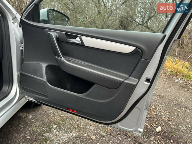 Сірий Фольксваген Пассат, об'ємом двигуна 1.8 л та пробігом 257 тис. км за 8999 $, фото 33 на Automoto.ua