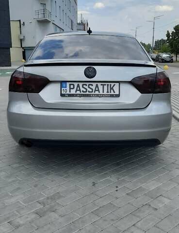 Серый Фольксваген Пассат, объемом двигателя 2.5 л и пробегом 219 тыс. км за 12000 $, фото 10 на Automoto.ua