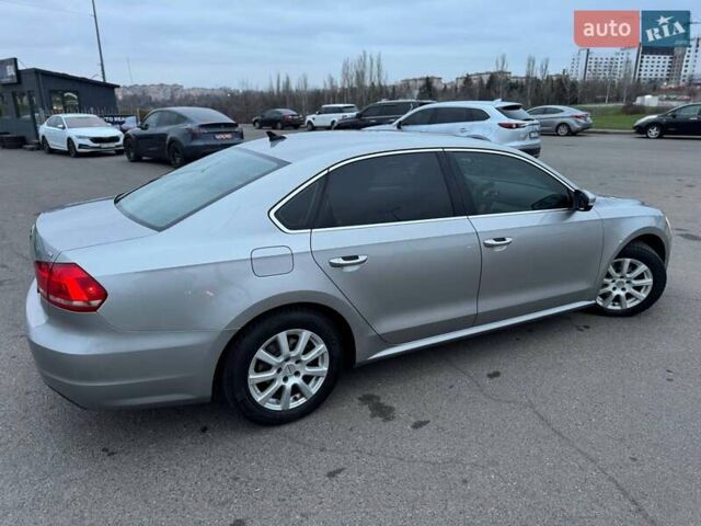 Серый Фольксваген Пассат, объемом двигателя 2.5 л и пробегом 236 тыс. км за 11800 $, фото 55 на Automoto.ua