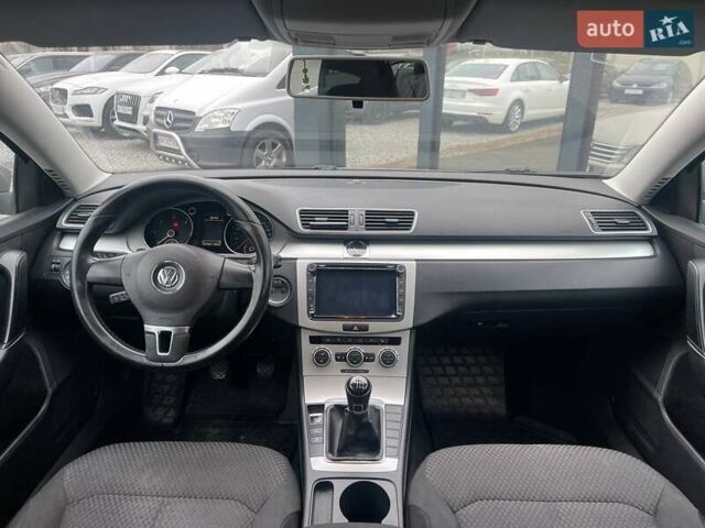 Серый Фольксваген Пассат, объемом двигателя 1.97 л и пробегом 240 тыс. км за 12490 $, фото 12 на Automoto.ua