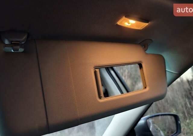 Серый Фольксваген Пассат, объемом двигателя 2.5 л и пробегом 207 тыс. км за 12500 $, фото 27 на Automoto.ua