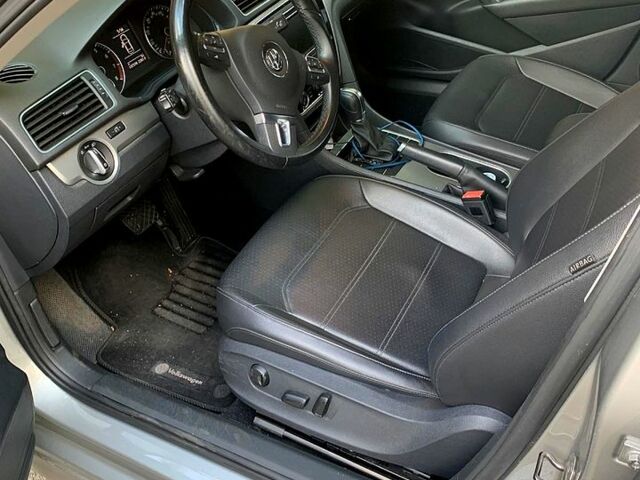 Серый Фольксваген Пассат, объемом двигателя 1.8 л и пробегом 220 тыс. км за 12500 $, фото 6 на Automoto.ua