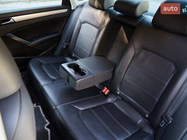 Сірий Фольксваген Пассат, об'ємом двигуна 1.8 л та пробігом 190 тис. км за 10000 $, фото 6 на Automoto.ua