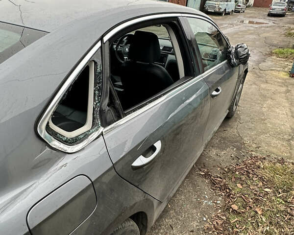 Серый Фольксваген Пассат, объемом двигателя 2.5 л и пробегом 276 тыс. км за 7999 $, фото 15 на Automoto.ua