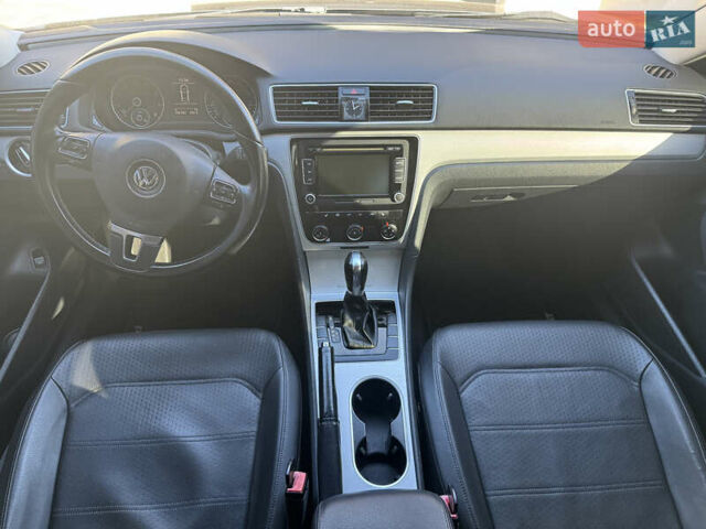 Фольксваген Пассат 2013 в Корсунь-Шевченковском на Automoto.ua Серый Фольксваген Пассат, объемом двигателя 2.5 л и пробегом 156 тыс. км за 10900 $, фото 15 на Automoto.ua