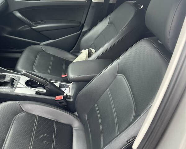 Сірий Фольксваген Пассат, об'ємом двигуна 2.5 л та пробігом 196 тис. км за 10500 $, фото 18 на Automoto.ua