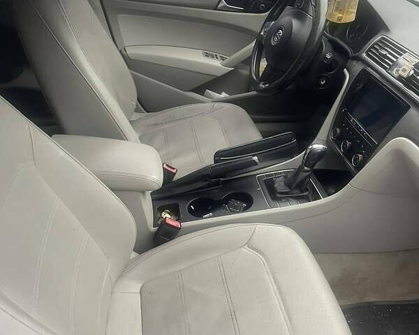 Сірий Фольксваген Пассат, об'ємом двигуна 1.8 л та пробігом 210 тис. км за 7699 $, фото 4 на Automoto.ua