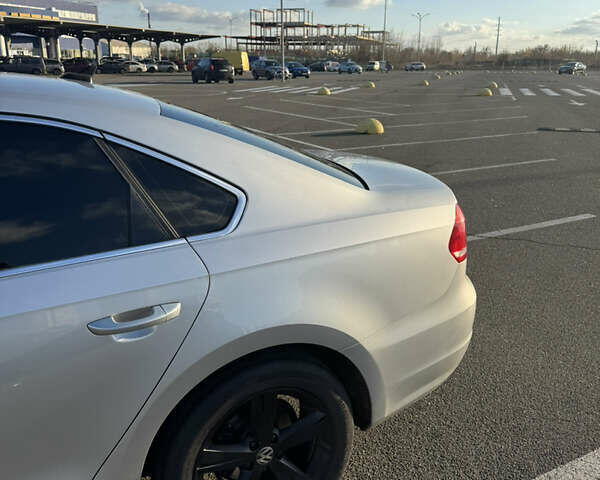 Серый Фольксваген Пассат, объемом двигателя 2.5 л и пробегом 216 тыс. км за 9800 $, фото 10 на Automoto.ua