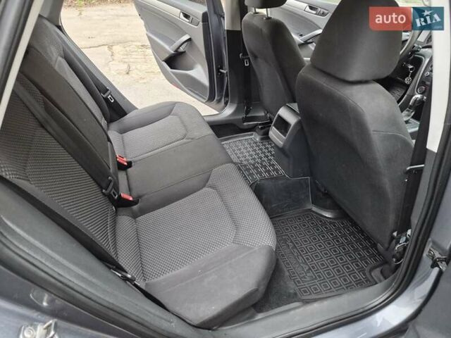 Серый Фольксваген Пассат, объемом двигателя 1.8 л и пробегом 161 тыс. км за 10700 $, фото 8 на Automoto.ua