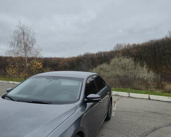 Серый Фольксваген Пассат, объемом двигателя 2.5 л и пробегом 120 тыс. км за 11000 $, фото 3 на Automoto.ua