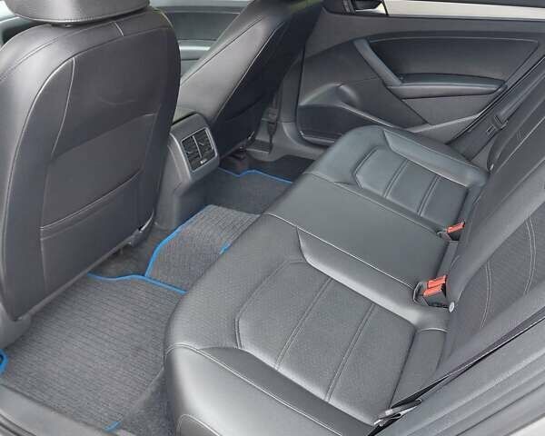 Серый Фольксваген Пассат, объемом двигателя 2.48 л и пробегом 219 тыс. км за 9800 $, фото 15 на Automoto.ua