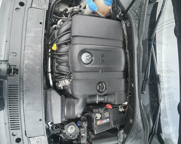 Серый Фольксваген Пассат, объемом двигателя 2.48 л и пробегом 209 тыс. км за 9100 $, фото 5 на Automoto.ua