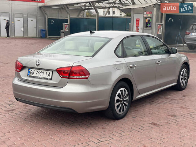 Серый Фольксваген Пассат, объемом двигателя 1.8 л и пробегом 165 тыс. км за 7999 $, фото 6 на Automoto.ua
