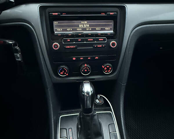 Серый Фольксваген Пассат, объемом двигателя 2.48 л и пробегом 270 тыс. км за 8800 $, фото 13 на Automoto.ua