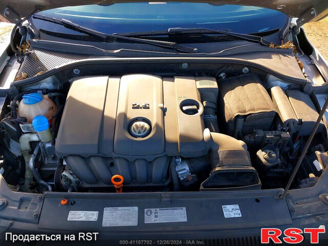 Серый Фольксваген Пассат, объемом двигателя 2.5 л и пробегом 153 тыс. км за 8700 $, фото 11 на Automoto.ua